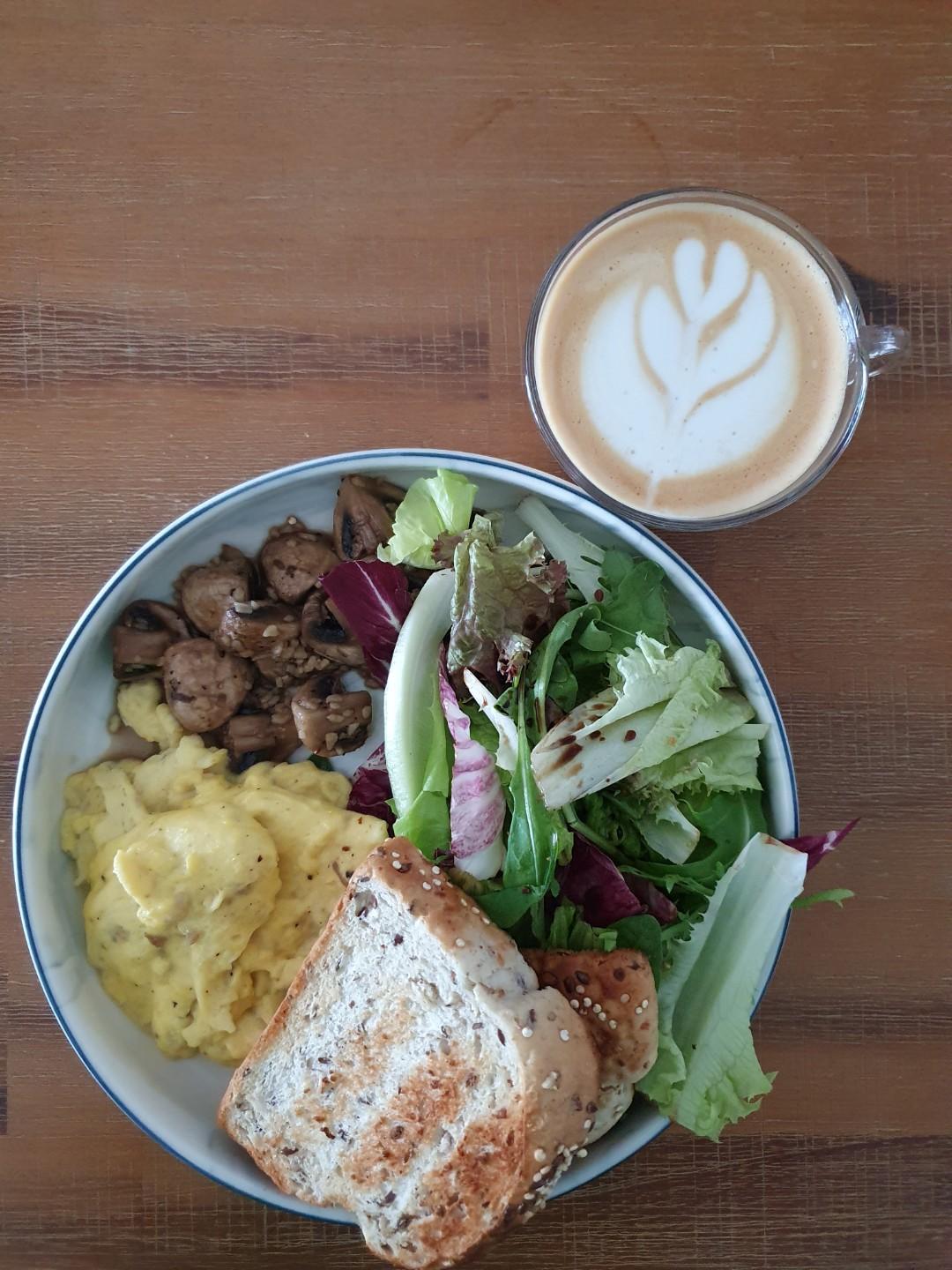 Delonghi Dedica 685 Espresso Machine Bundle, TV & Home Appliances