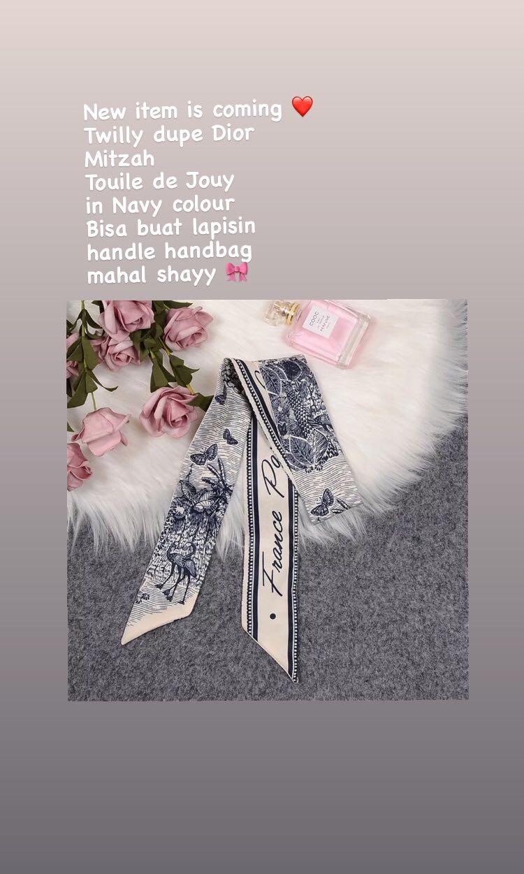 Dior bag twilly Mitzah Touile de Jouy, Barang Mewah, Aksesoris di Carousell