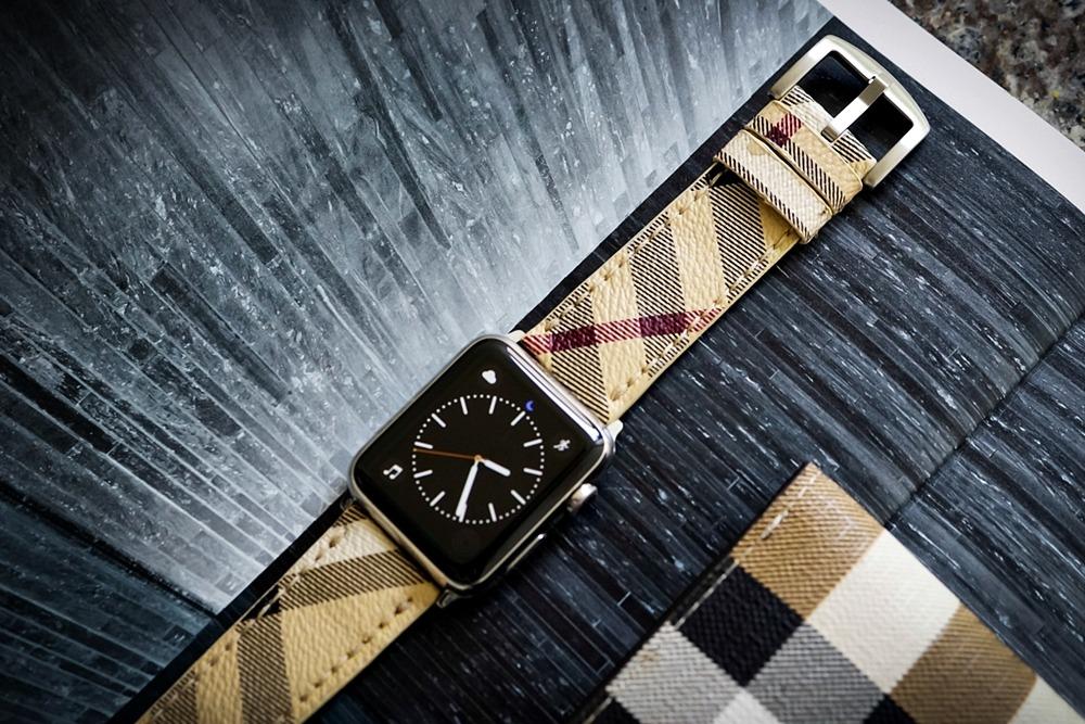 Burberry apple watch band 44mm 2025