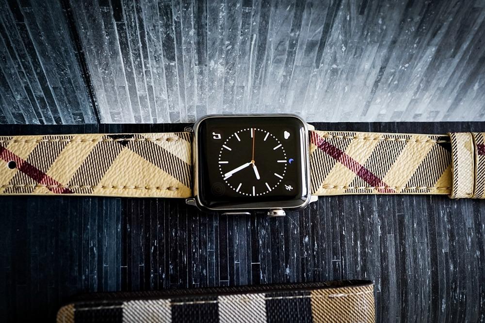 Burberry apple watch band 44mm top