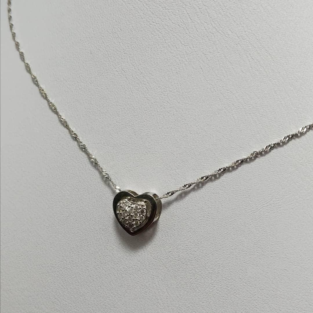 🌼Heart solitaire necklace🌼 (Category: Necklaces) located in Quezon City. Submitted by hellobuyeverything (Listing ID 1046405376, Image 1). Description: ✅selling my 18K white gold Diamond Brills, Solitaire heart pendant necklace. 16" chain ✅Very dainty.