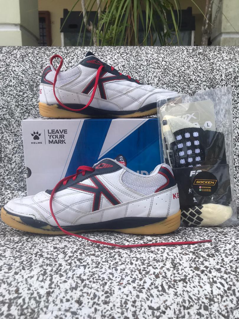 kasut futsal kelme