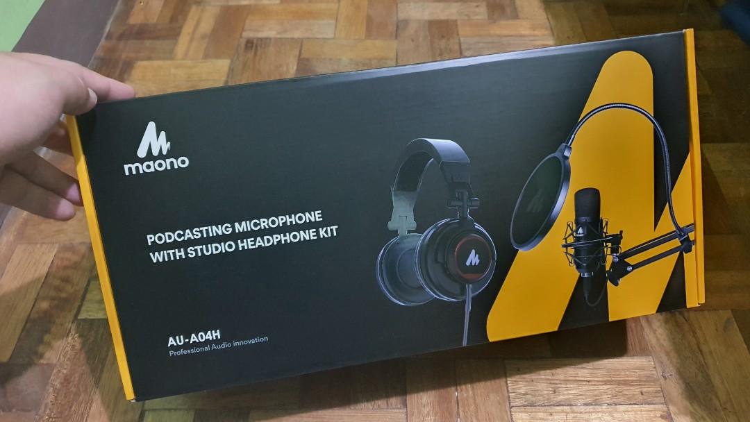 usb microphone with studio headphone set