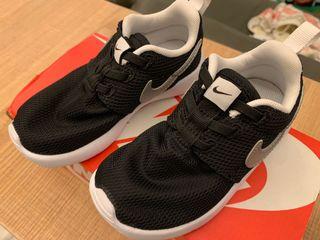 Nike 兒童運動鞋