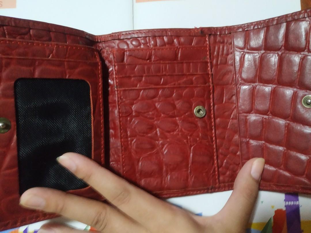 Red Good Quality Leatherette 3-Fold Wallet (Category: Wallets & Card holders) located in Quezon City. Submitted by sunnieside (Listing ID 1046271458, Image 2). Description: Good stitching! Nice Christmas gift hehe ❣️ PM for more pics if you want! Payment via G-cash.