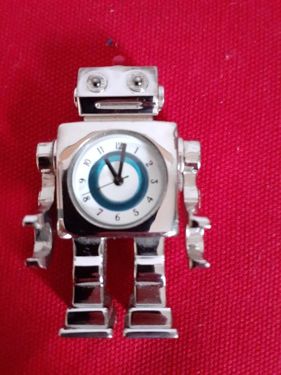 Robot Desk Clock (Category: Clocks) located in Paranaque City. Submitted by donjuan_thegreat (Listing ID 1046429788, Image 3). Description: Item in very good vintage condition Stainless Steel Quartz Miyota Japanese Mechanism Dimensions: H 5.5 cm L 3.4 cm W 1.5 cm For pick-up in UPS 5 Paranaque or can ship at buyer's expense.