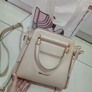 (Kategori: ) berada di . Dikirim oleh preloveddhesty100 (ID iklan 1046249760, Gambar 1). Deskripsi: .
