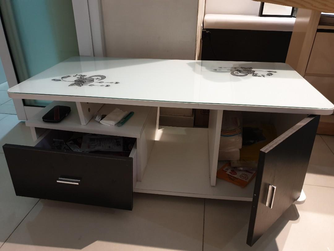 Tea table (Category: Tables & Sets) located in Singapore. Submitted by yyds35 (Listing ID 1046360695, Image 2). Description: Overall is in good condition. But it is a bit twist in picture 3, need to adjust the screw internally..