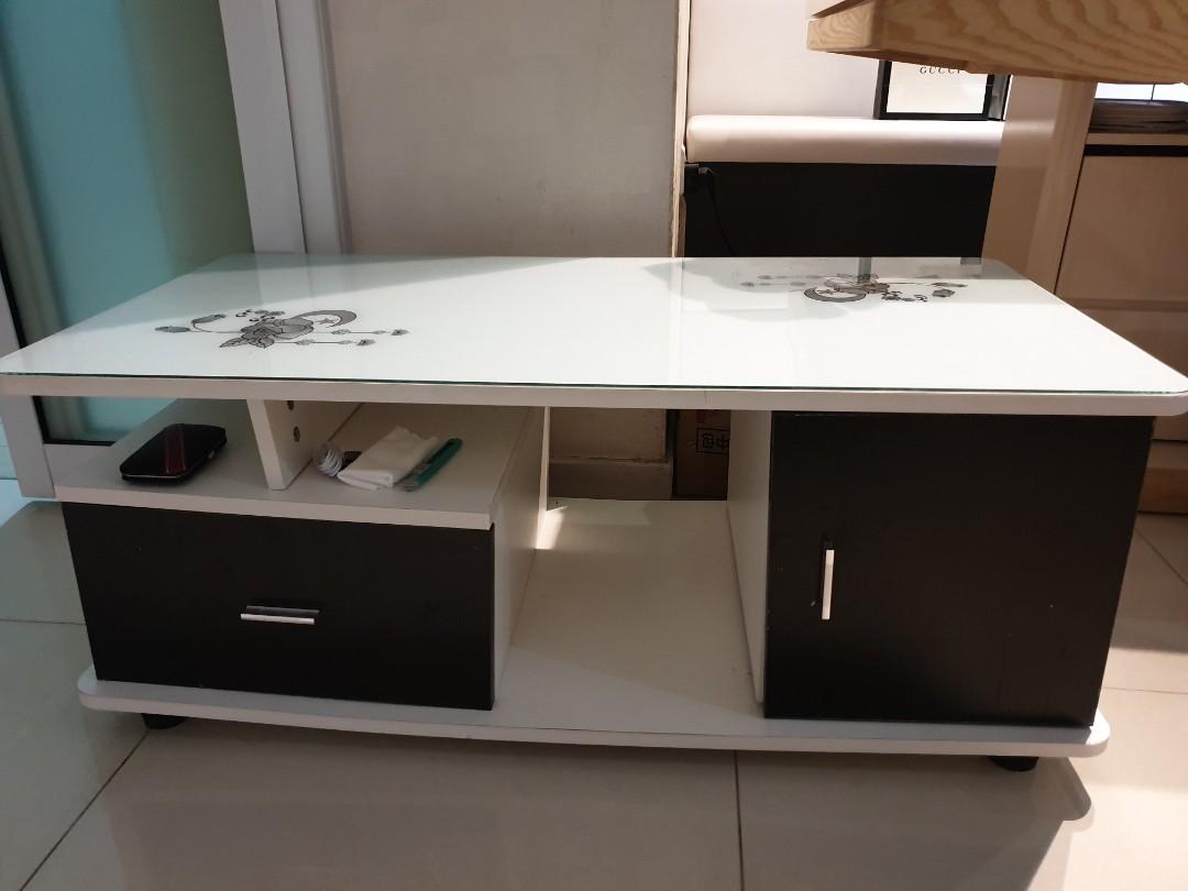 Tea table (Category: Tables & Sets) located in Singapore. Submitted by yyds35 (Listing ID 1046360695, Image 1). Description: Overall is in good condition. But it is a bit twist in picture 3, need to adjust the screw internally..