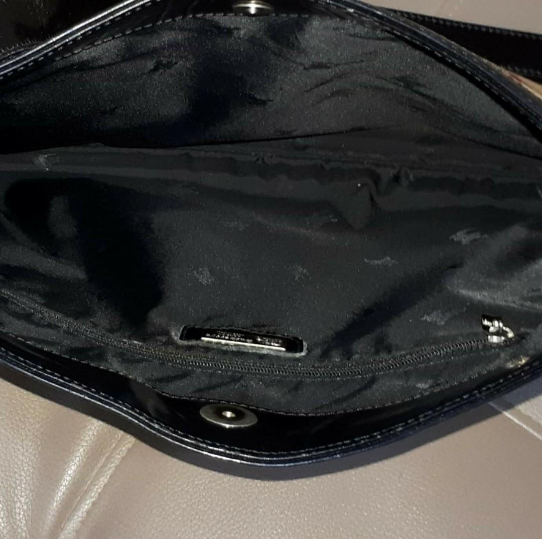 Ted Baker Laptop Case (Category: Luxury Bags & Wallets) located in Taguig. Submitted by esa.agustin (Listing ID 1046344570, Image 3). Description: Original Ted Baker vernis type laptop case. Almost new. With.tag..
