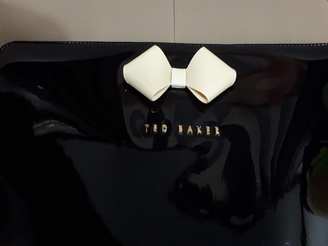 Ted Baker Laptop Case (Category: Luxury Bags & Wallets) located in Taguig. Submitted by esa.agustin (Listing ID 1046344570, Image 2). Description: Original Ted Baker vernis type laptop case. Almost new. With.tag..