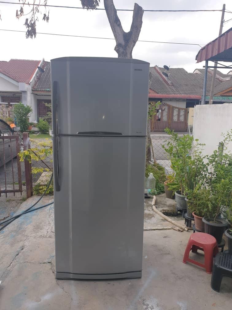 Toshiba shop 600l fridge