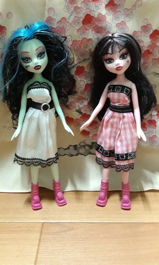 Vampire Bratz dolls