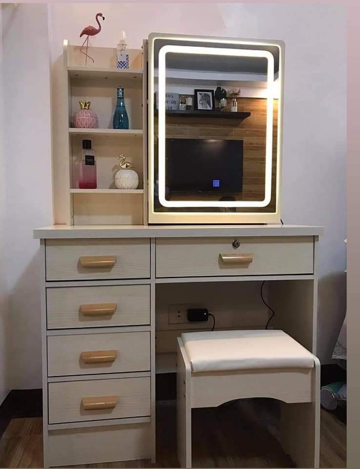 vanity table with led mirror