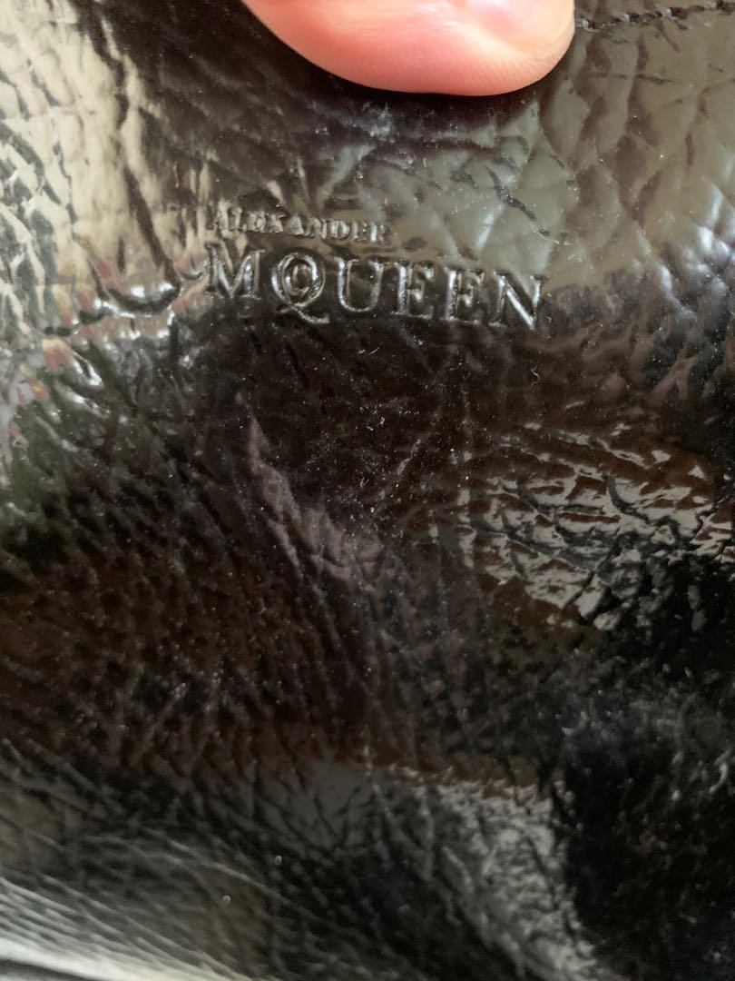 Alexander Mc Queen handbag (Category: Luxury Bags & Wallets) located in Makati City. Submitted by myterry1941 (Listing ID 1050275834, Image 2). Description: Authentic Alexander Mc Queen padlock satchel bag Suede and shiny leather finish Comes with dust bag and serial card.