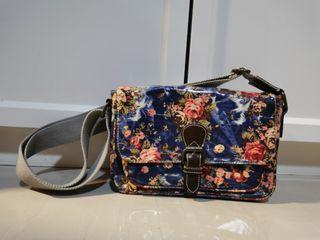 Blue floral waterproof Handbag