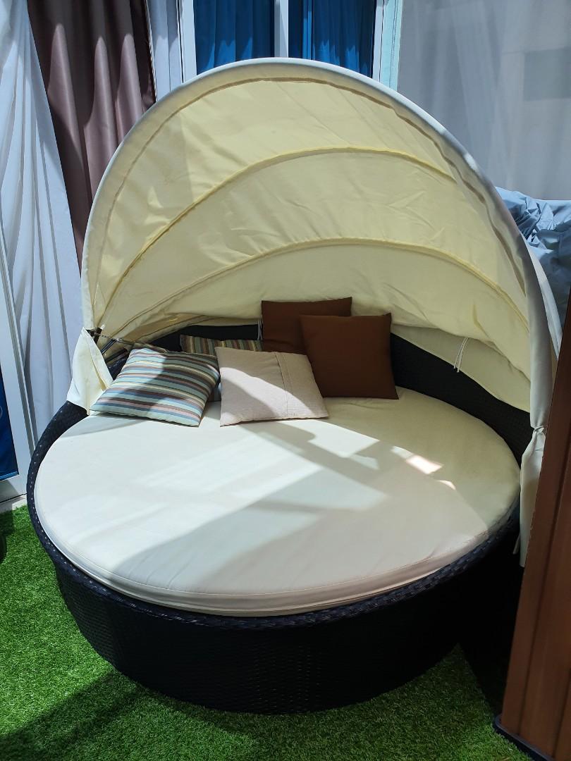 Round Day Bed, Furniture & Home Living, Furniture, Bed Frames