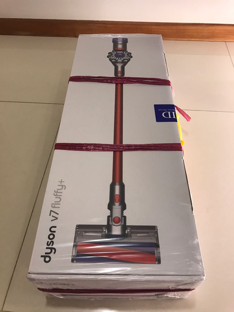 Dyson v7 Fluffy+, TV & Home Appliances, Vacuum Cleaner & Housekeeping