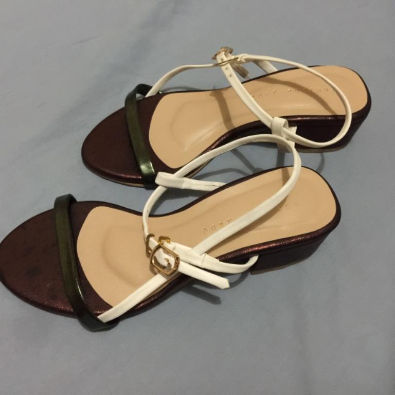 Glittery Strappy Heels Sandals Flats (Category: Flats & Sandals) located in Quezon City. Submitted by dindwan (Listing ID 1050348846, Image 1). Description: Size 5, No flaws, good as new just stored never used Tags: Adjustable Strappy straps 2 inches sandals flats heels open toe white straps black straps red glittered glitters shoes 2 inches .