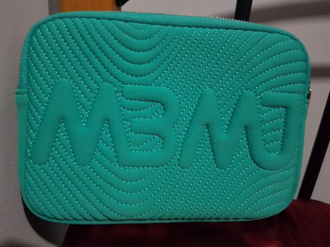 Guaranteed Authentic Marc Jacobs iPad Mini Tablet Case (Category: Luxury Bags & Wallets) located in Paranaque City. Submitted by rizasauthenticitems (Listing ID 1050371962, Image 1). Description: Guaranteed Authentic Marc Jacobs iPad Mini Tablet Case or pouch Cushioned Excellent condition No hairline on hardware Color: Teal Size: 9" x 6" x 1".