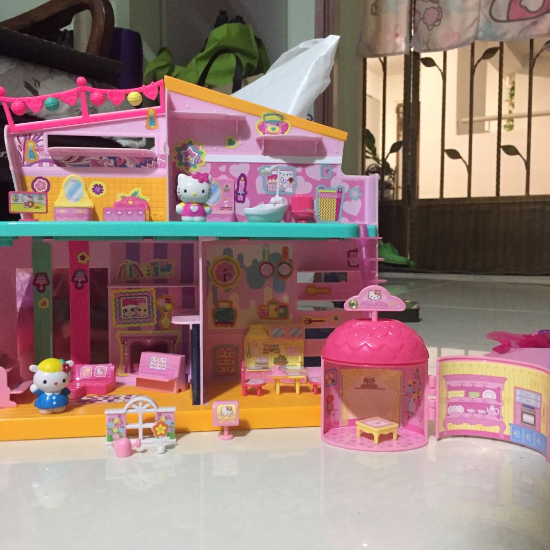 Hello kitty sales doll house set