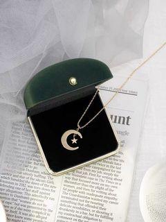 Luna necklace in Gold