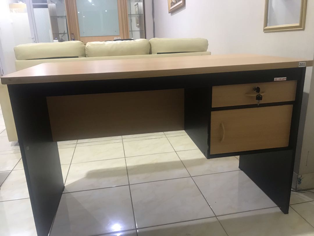 meja kantor bekas