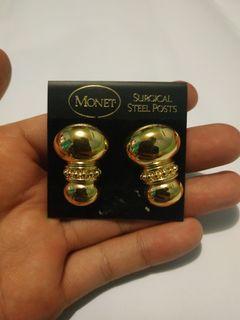 Monet earrings vintage
Gold plated