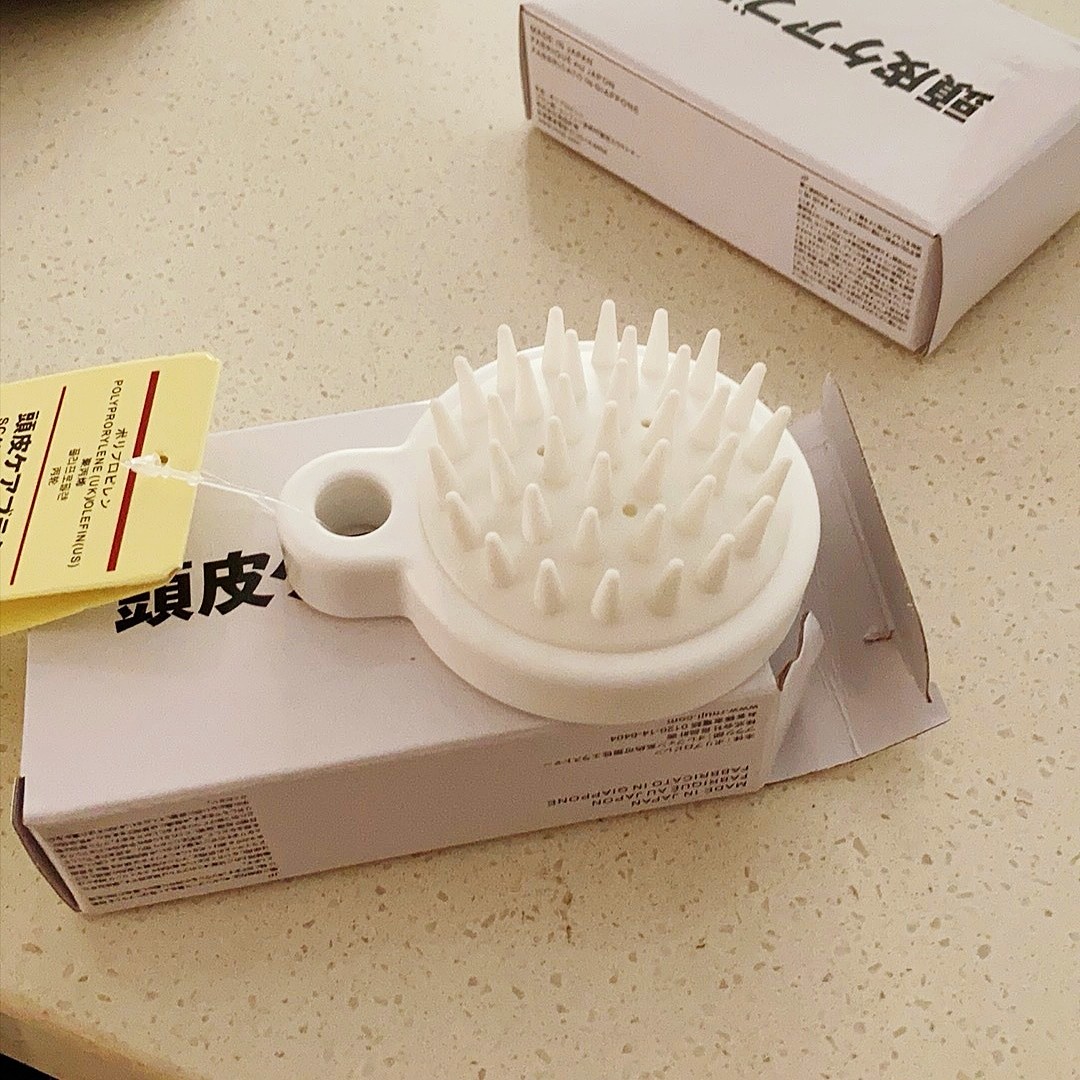[Free delivery] MUJI Hair and Scalp Silicone Massager / Shampoo Brush