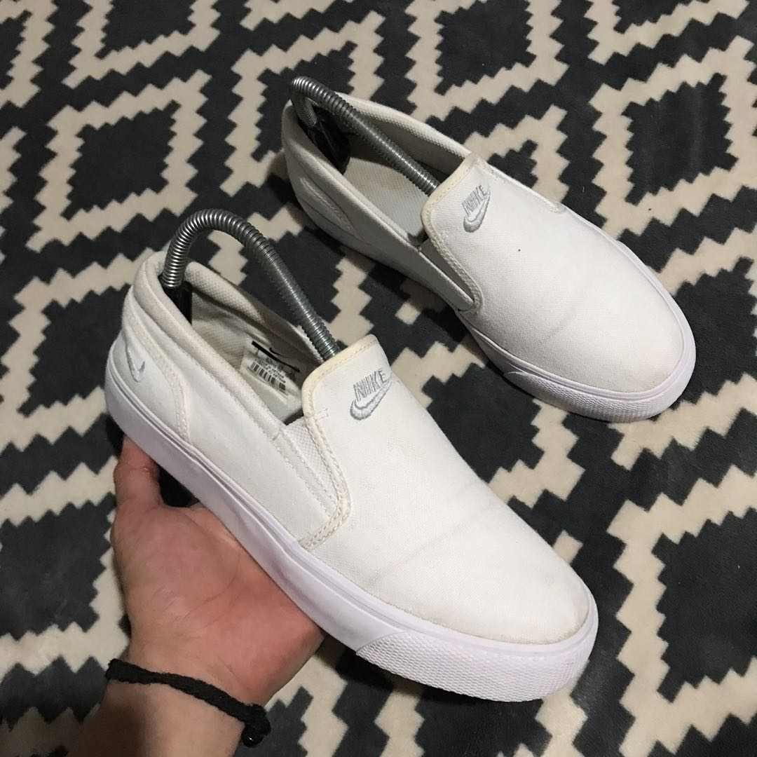 Nike toki white on sale