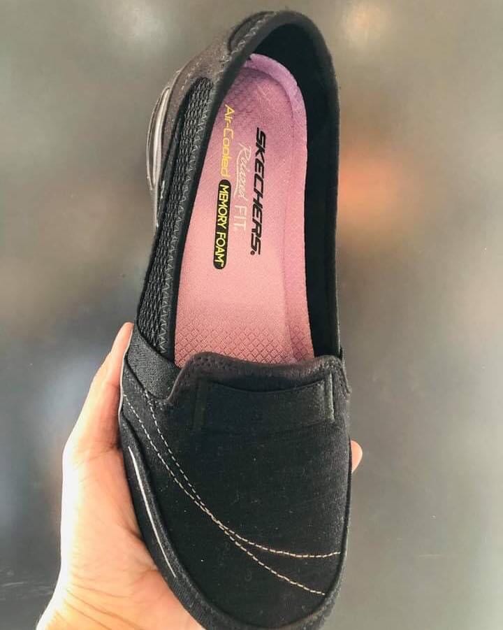 skechers all black memory foam