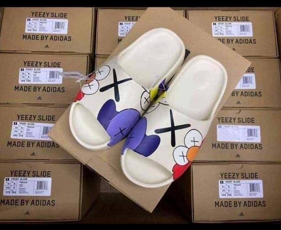 Yeezy Slides Kaws