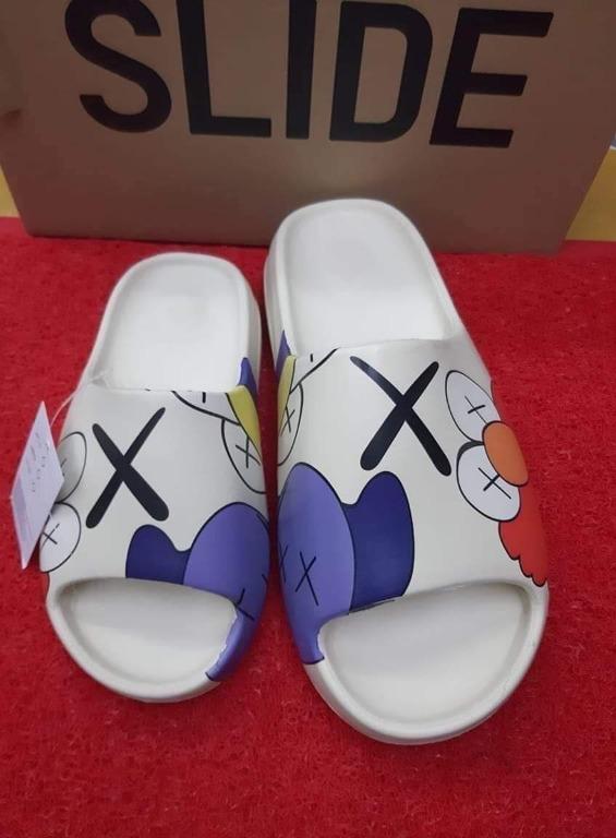 Cookie monster yeezy slides discount