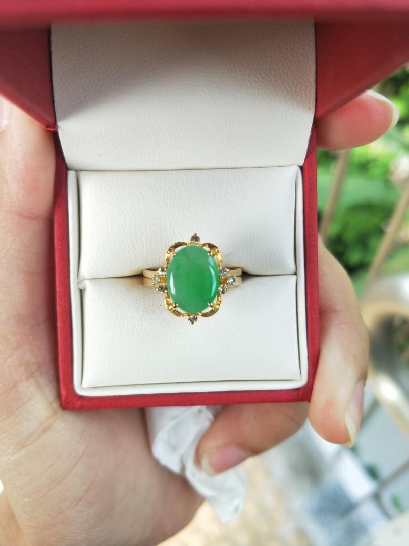 Gold ring with jade stone store