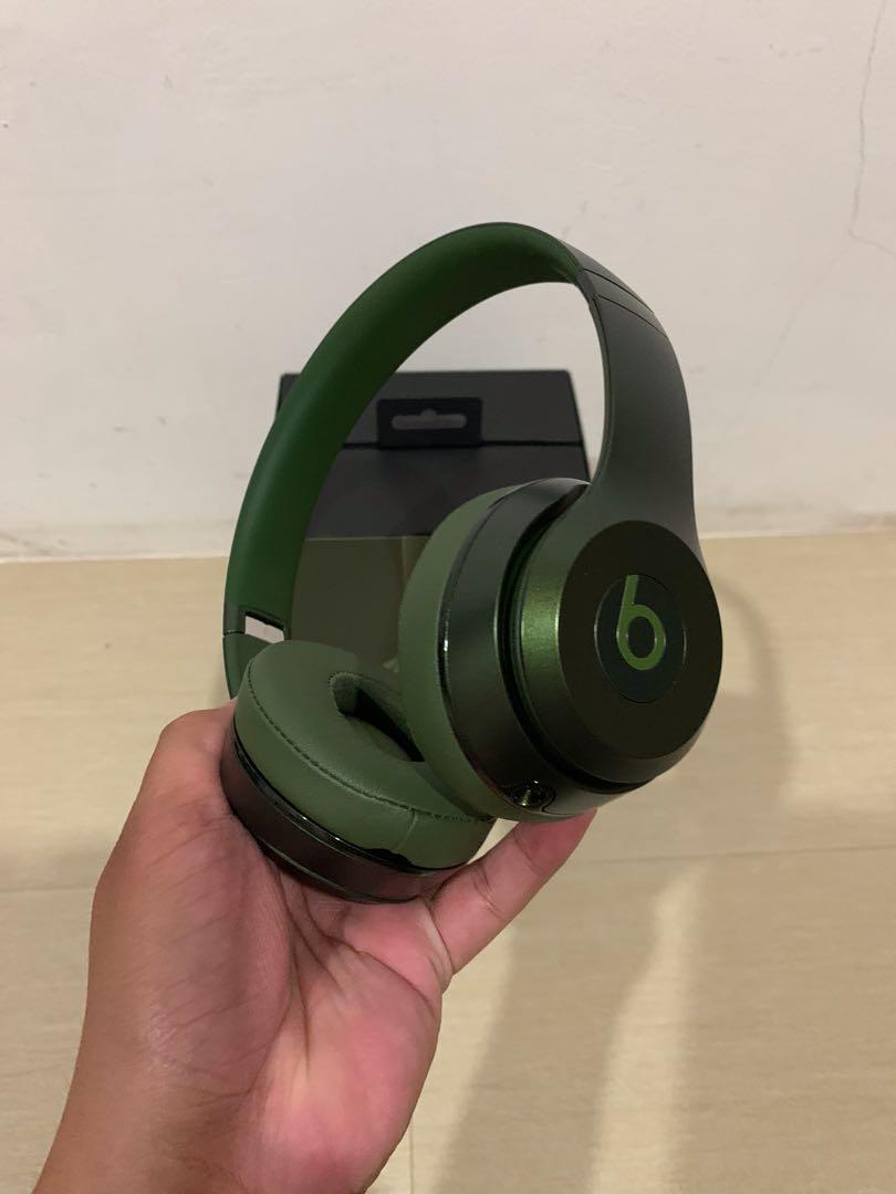 Beats solo hotsell 2 royal edition