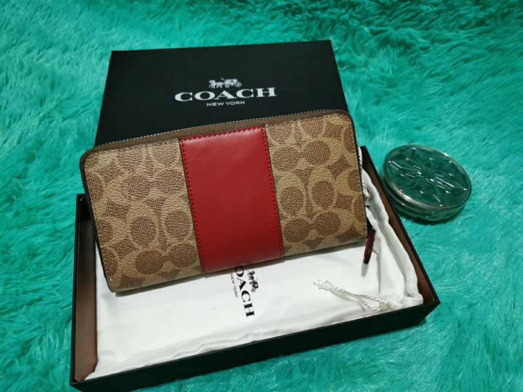 Coach accordion hotsell zip wallet outlet