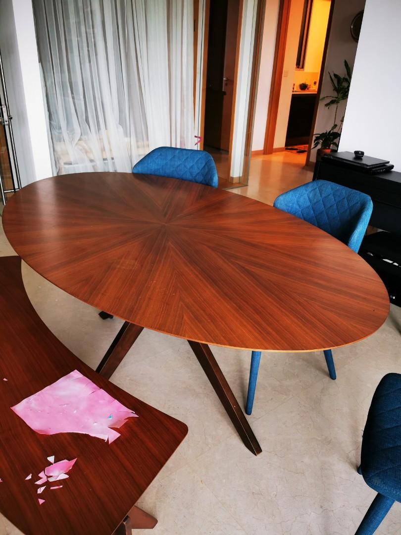 Dining table (Category: Tables & Sets) located in Singapore. Submitted by noahag2000 (Listing ID 1050503068, Image 1). Description: Start living brand Few scratches.