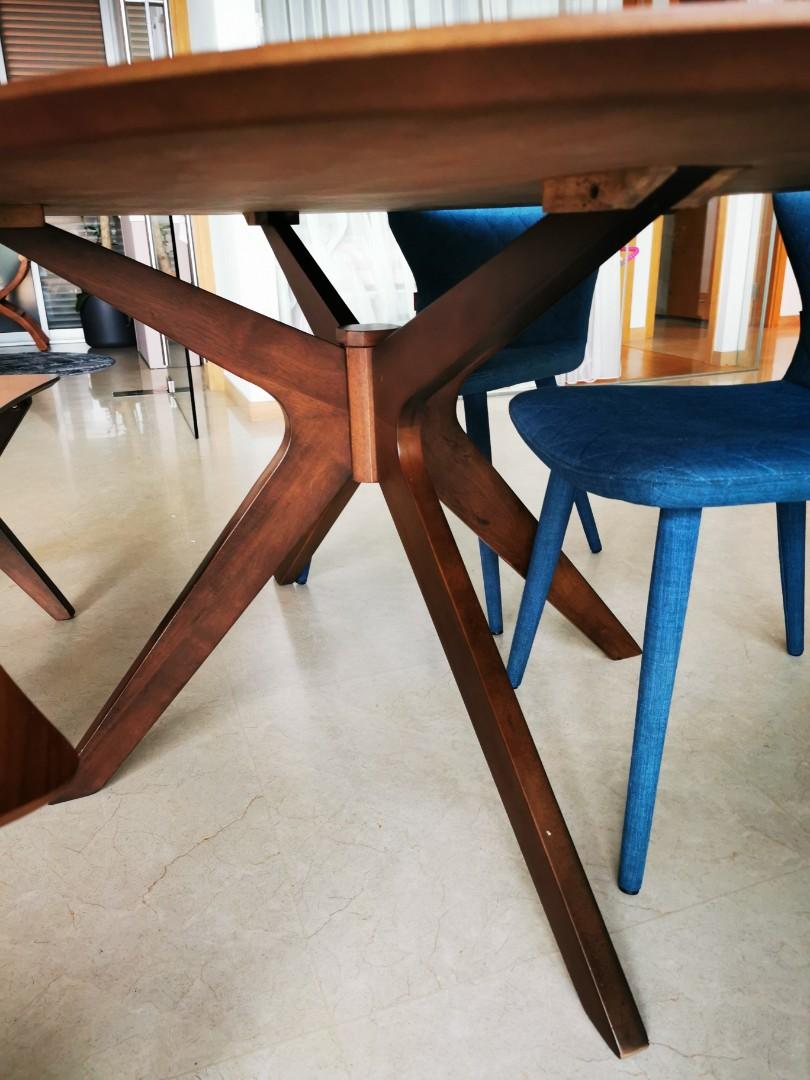 Dining table (Category: Tables & Sets) located in Singapore. Submitted by noahag2000 (Listing ID 1050503068, Image 2). Description: Start living brand Few scratches.