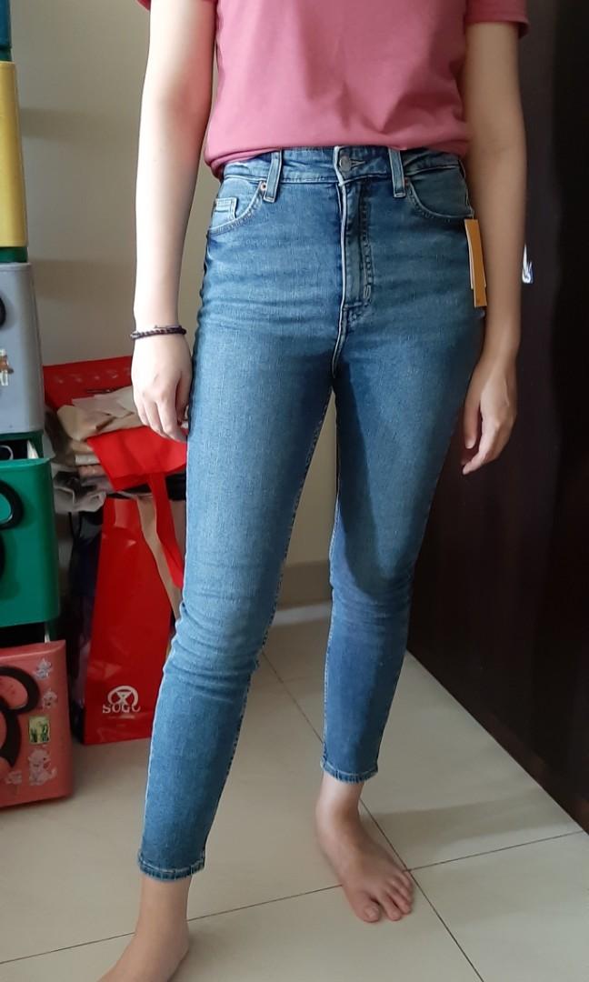 H\u0026M skinny highwaist jeans, body shape 