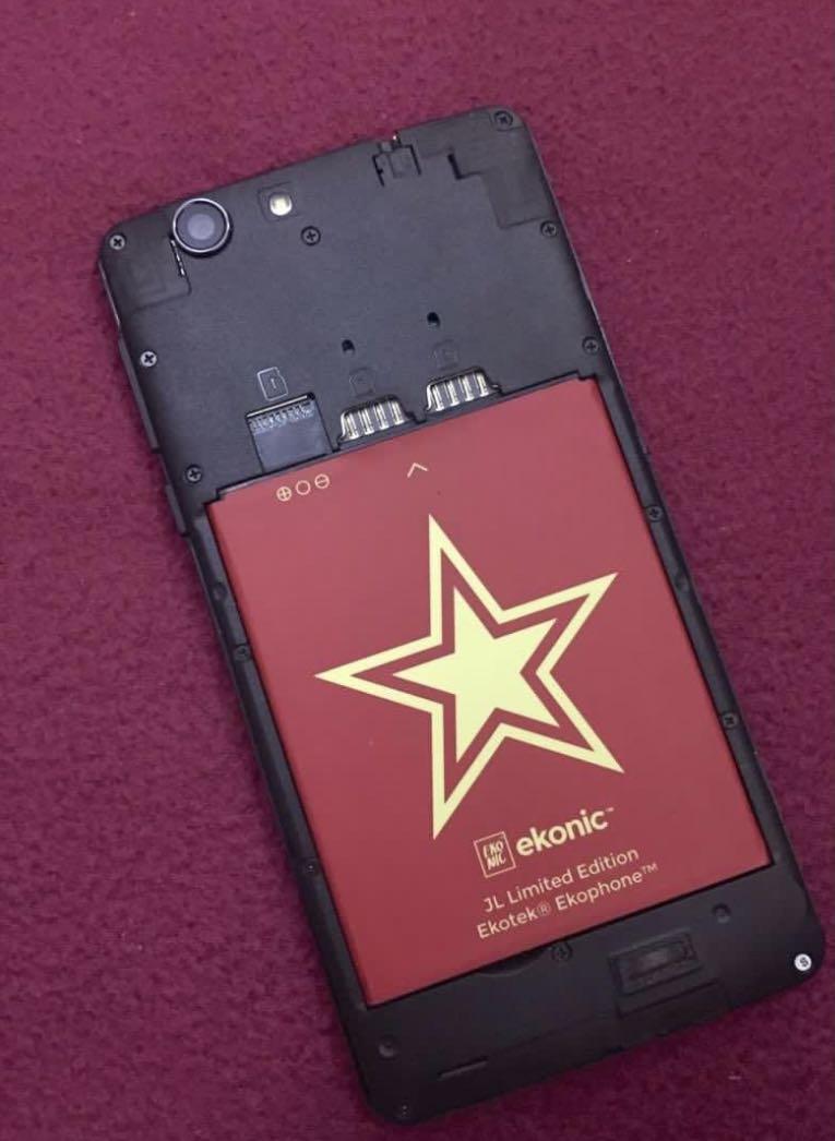 Limited Edition Justice League Smartphone (Category: Android Others) located in Manila. Submitted by nothingandeverything (Listing ID 1050589480, Image 3). Description: I box left RFS: Extra phone Ekonic Justice League Smartphone specs: 5.5-inch HD IPS display MediaTek MTK 6737 quad-core CPU Mali T720 GPU 2GB RAM 16GB internal storage 8MP rear camera 5MP front camera Dual-SIM 4G LTE (700MHz ready) 2500 mAh battery Android 7.0 Nougat 153 x 77 x 8.