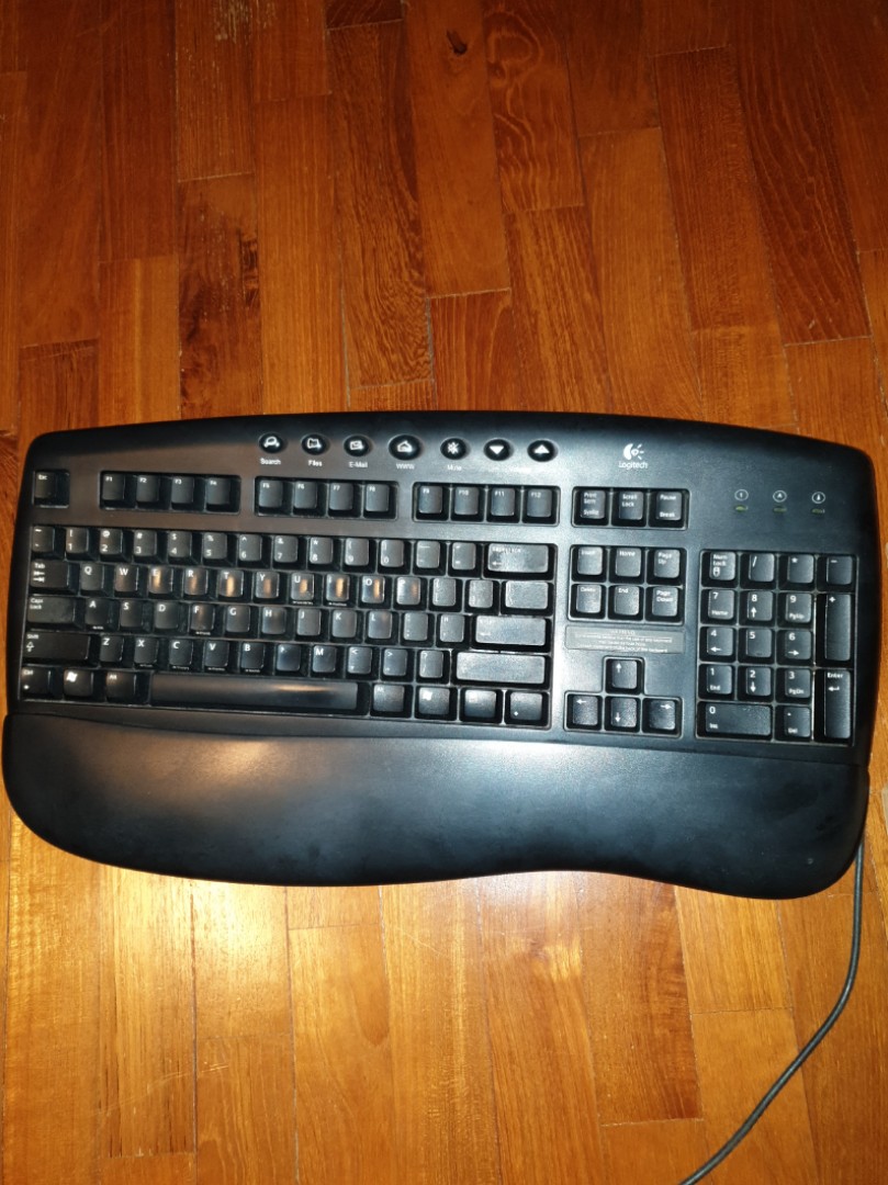 Logitech PS2 keyboard (not USB) free, Electronics, Computer Parts