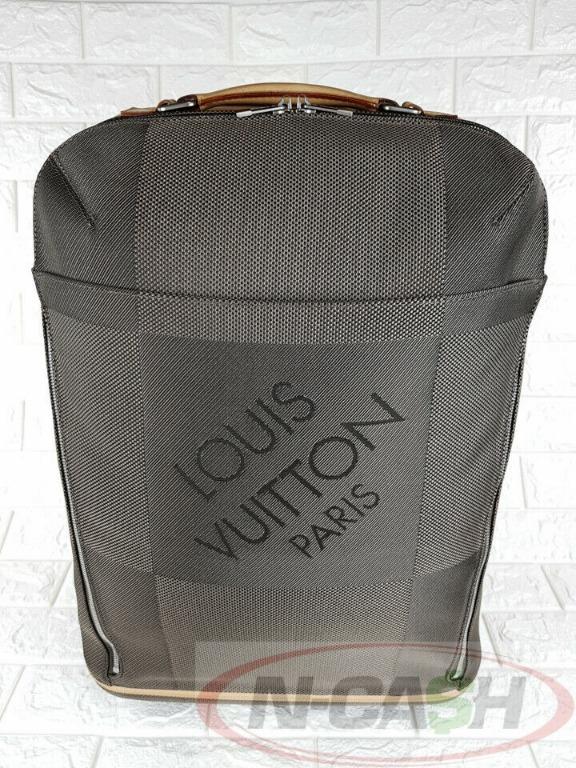 Louis Vuitton Conquerant 55 Luggage (Category: Luxury Bags & Wallets) located in Quezon City. Submitted by luxury_by_n-cash (Listing ID 1050500188, Image 1). Description: Louis Vuitton Terre Damier Geant Conquerant 55 Luggage Brand: LOUIS VUITTON Measures: 15.35 L x 21.65″ H x 8.27″ D (approx) ITEM INCLUSIONS: Material Card, Care Booklet, and Dust Bag for the Bag Selling for only PHP 69,800.00 For more photos and details, please visit: https://ww