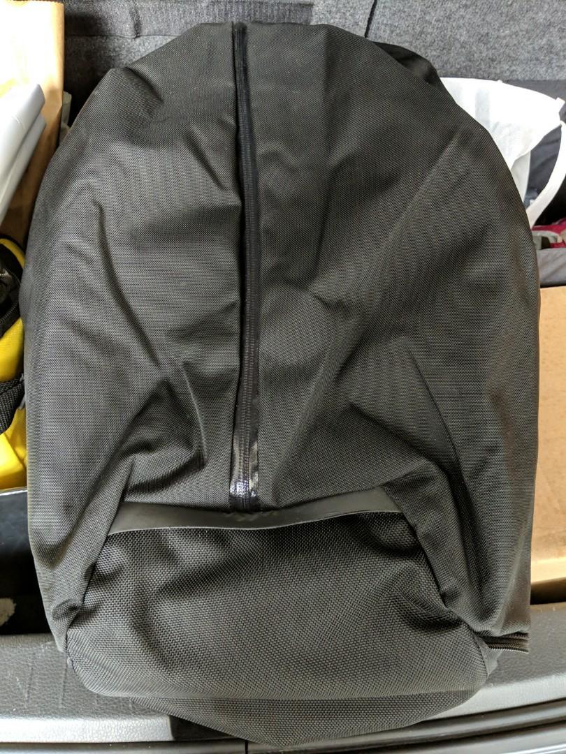 Lululemon Para Backpack, Men's Fashion, Clothes, Others on Carousell