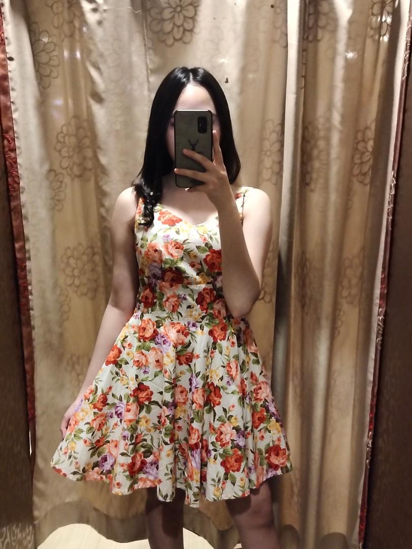 Mini flower dress, Fesyen Wanita 
