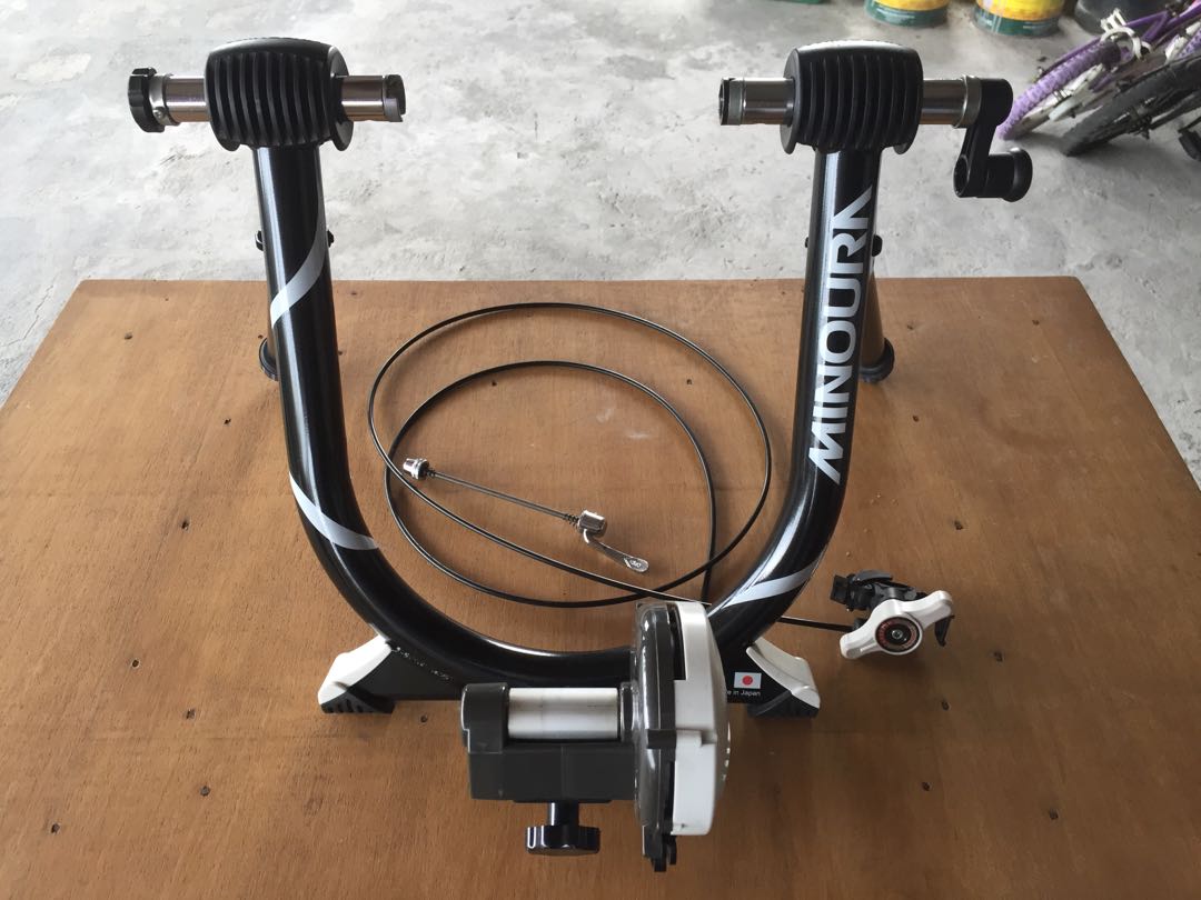 Minoura cycle on sale trainer