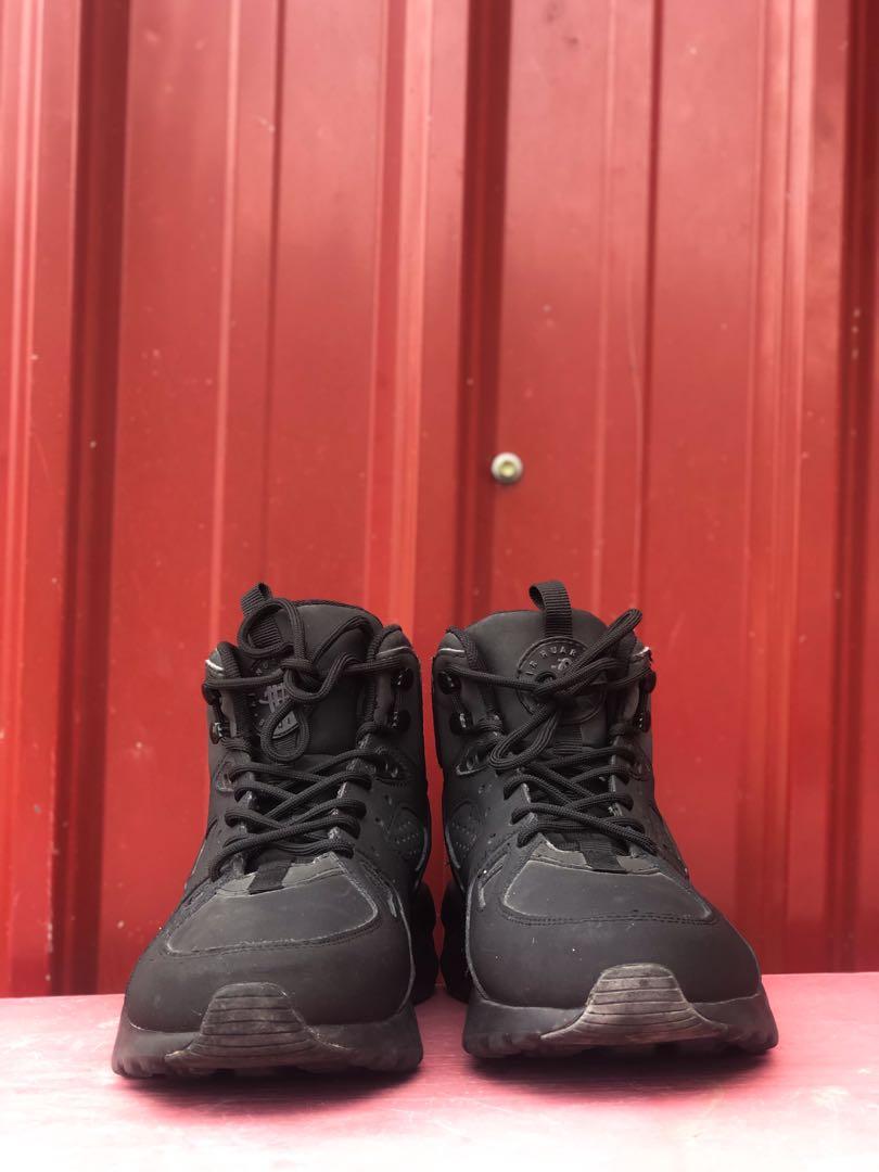 Nike Air Huarache Men s Fashion Footwear Sneakers on Carousell