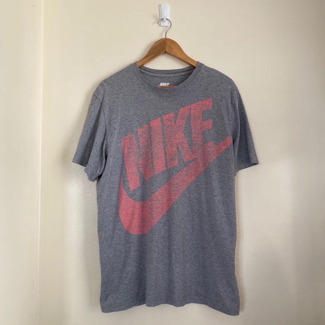 Nike Tee (Category: Tshirts & Polo Shirts ) located in Quezon City. Submitted by dripvessel (Listing ID 1050629179, Image 2). Description: L 21 x 28.5 faded print.