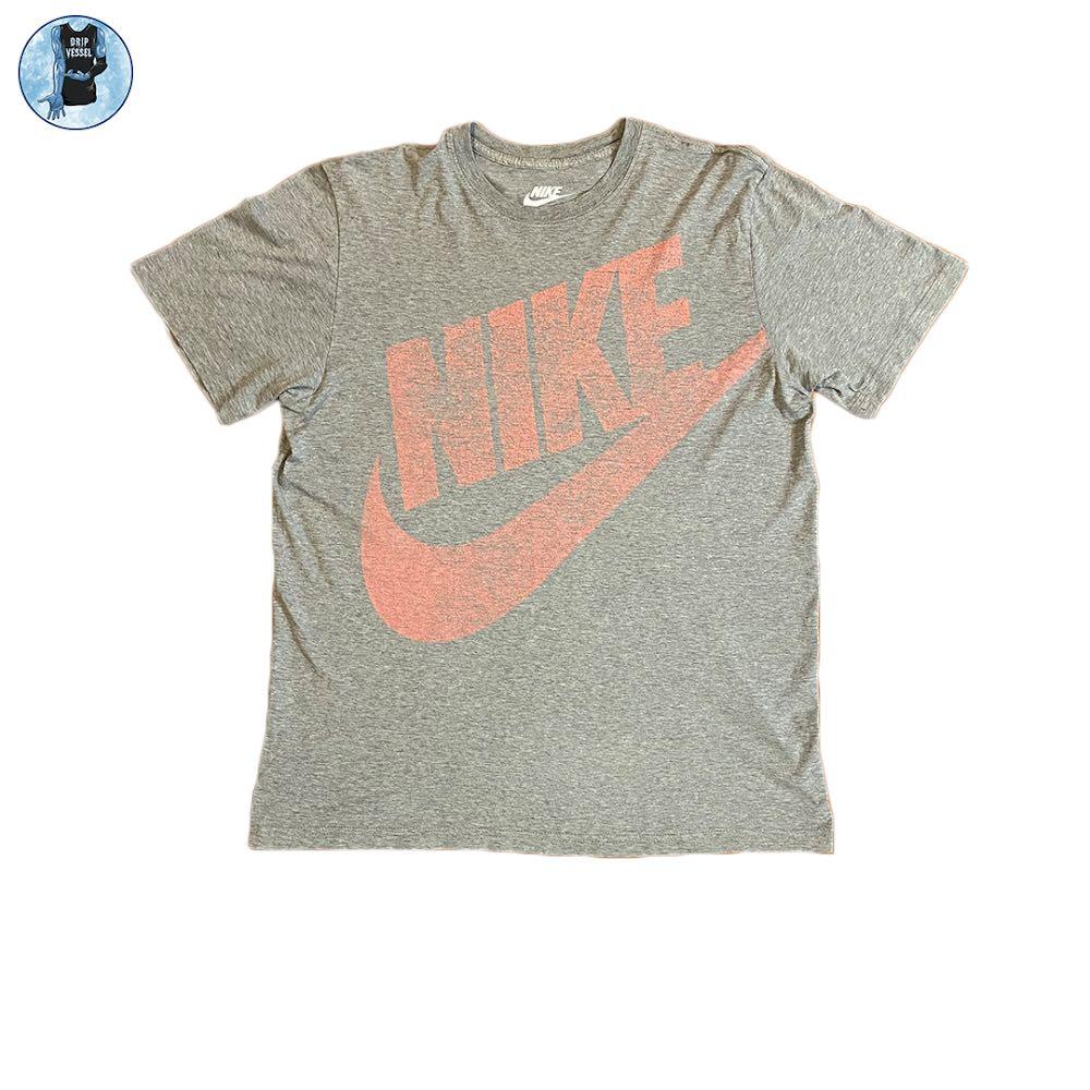 Nike Tee (Category: Tshirts & Polo Shirts ) located in Quezon City. Submitted by dripvessel (Listing ID 1050629179, Image 1). Description: L 21 x 28.5 faded print.