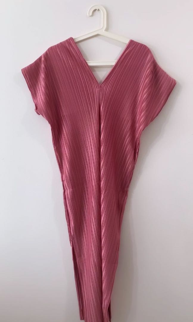 pleated kaftan