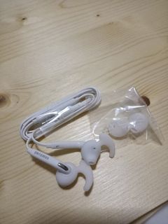 (Category: ) located in . Submitted by pinkdaisy_sg (Listing ID 1050605916, Image 1). Description: .